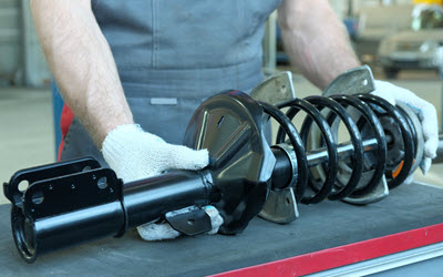 Land Rover Suspension Strut Maintenance